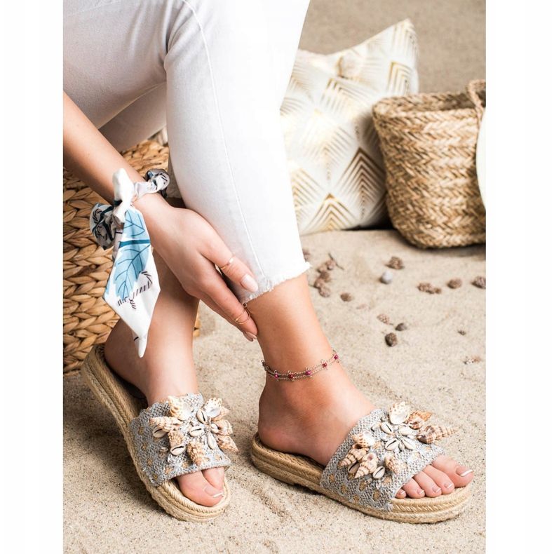 Seastar Slippers On The Platform With Shells beige grey 1