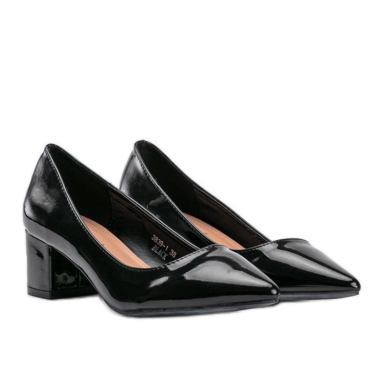 Black pumps lacquered on the Eden block 1