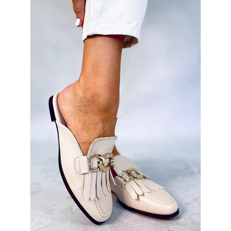 T501 Beige beige moccasin slippers with a chain 1
