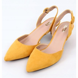 Pumps on a low heel honey 1JB-19075 Yellow 1