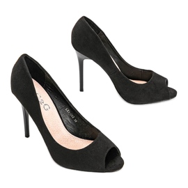 Black pumps on a stiletto heel from Janessa 2