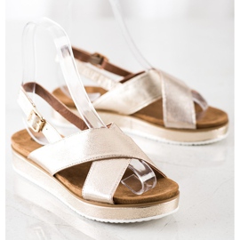 Goodin Golden Sandals On The Platform 2