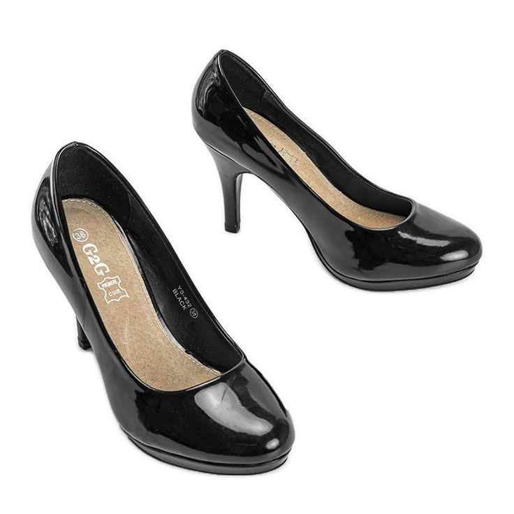 Black pumps lacquered on the Lilian platform 1