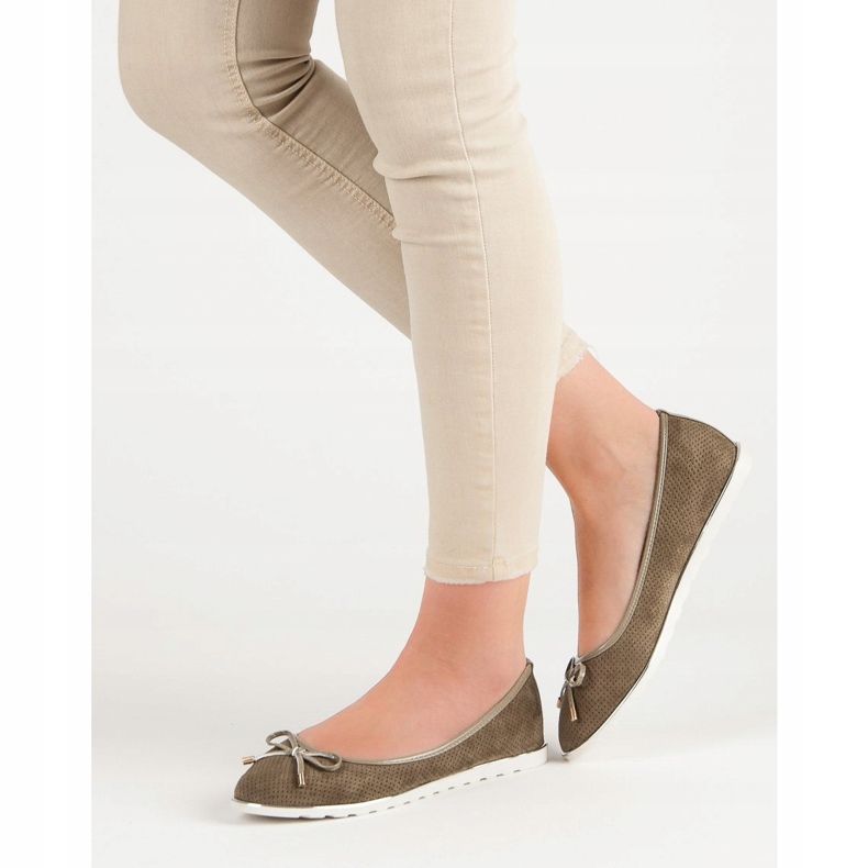 Small Swan Green ballerinas 2