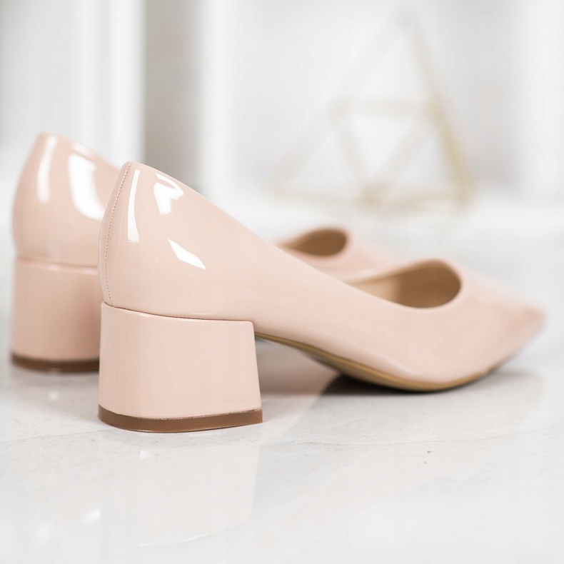 VINCEZA lacquered pumps beige 1