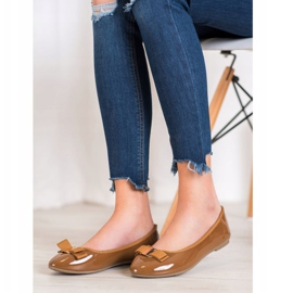 Fama Lacquered ballerinas with a bow brown 1