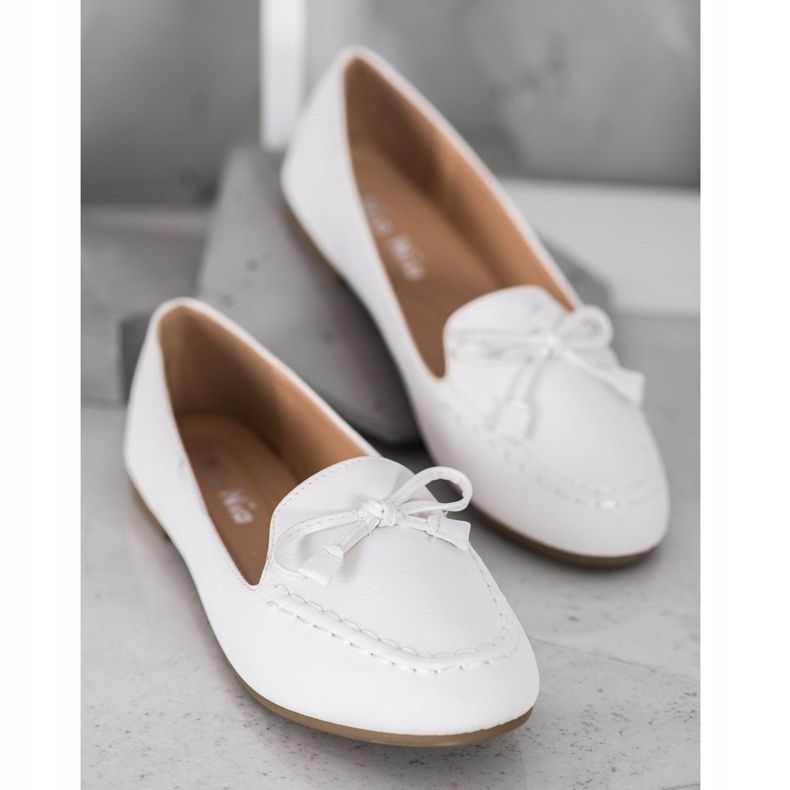Nio Nio Comfortable White Moccasins 1