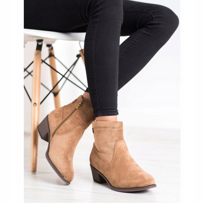 Camo Casual boots on a post beige 1