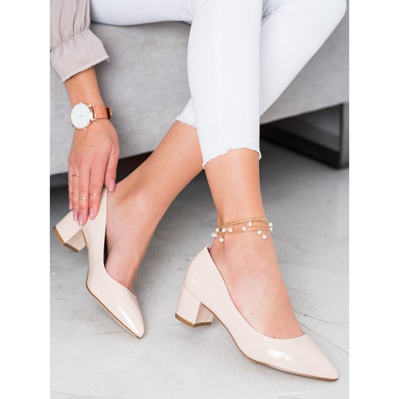 Goodin Lacquered Pumps In Spitz beige 2