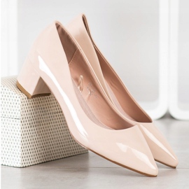 Goodin Lacquered Pumps In Spitz beige 1