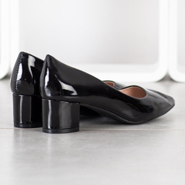 Goodin Lacquered Pumps In Spitz black 2