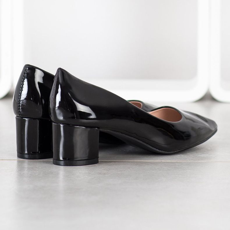 Goodin Lacquered Pumps In Spitz black 2