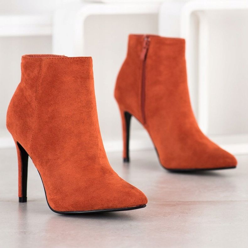 Small Swan Stylish boots on a high heel orange 1