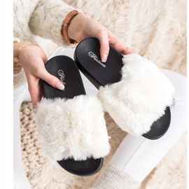 Bona Fashionable flip-flops with fur white 2