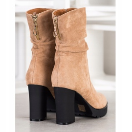 Bella Paris High Boots On The Platform beige 1