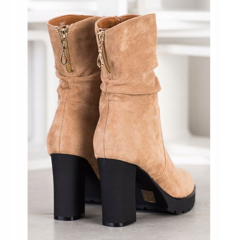 Bella Paris High Boots On The Platform beige 1