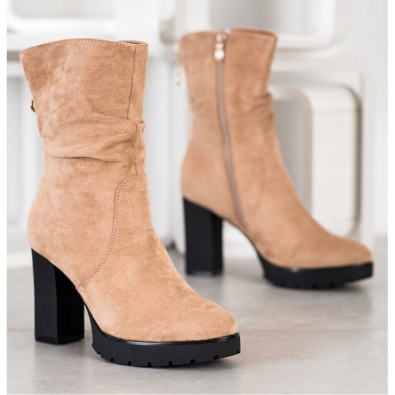 Bella Paris High Boots On The Platform beige 2