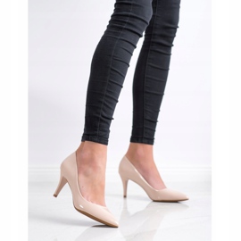 Goodin Classic lacquered pumps beige 1