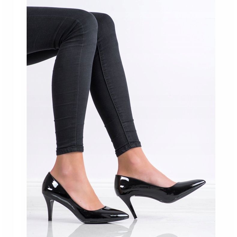 Goodin Classic lacquered pumps black 1