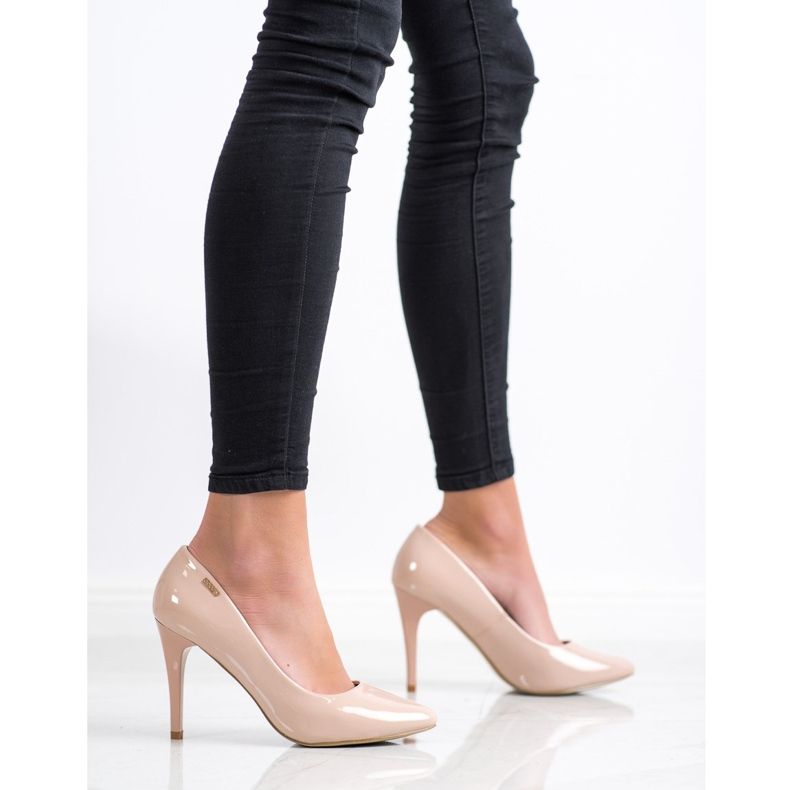 Goodin Lacquered pumps beige pink 2