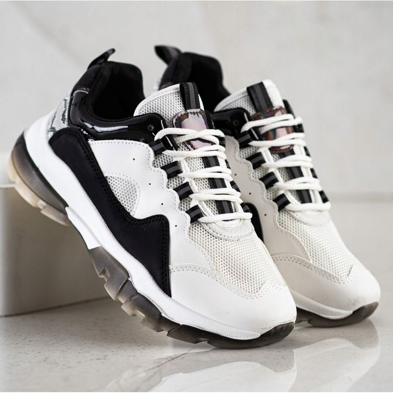 Ideal Shoes Sneakers On The Black Platform white 1