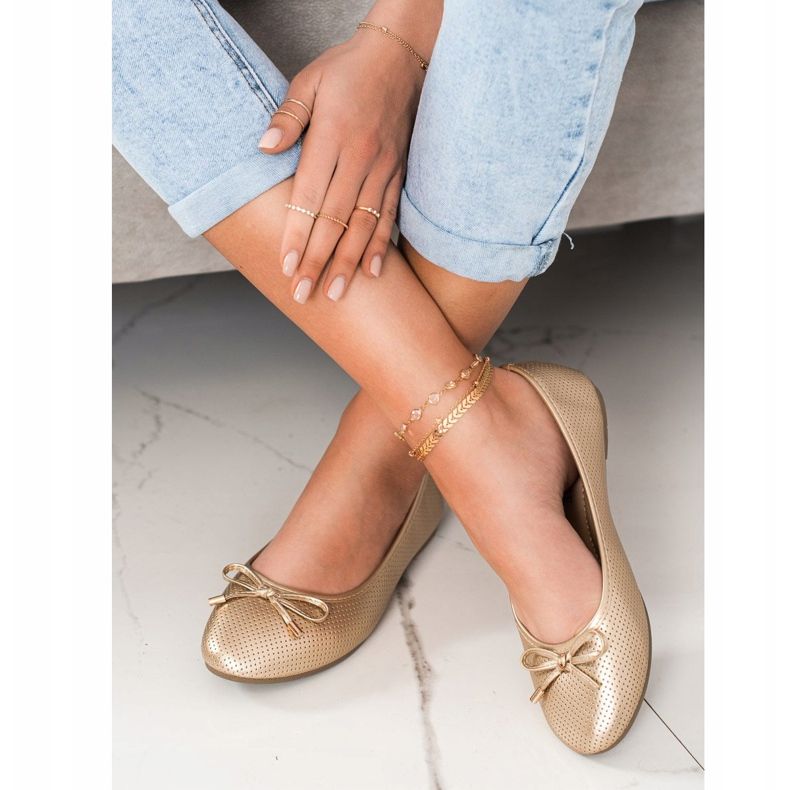 Clowse Golden Ballerina 1