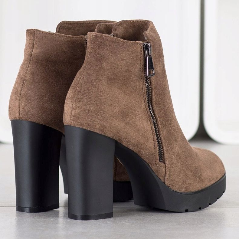 Small Swan High-heeled boots brown 1