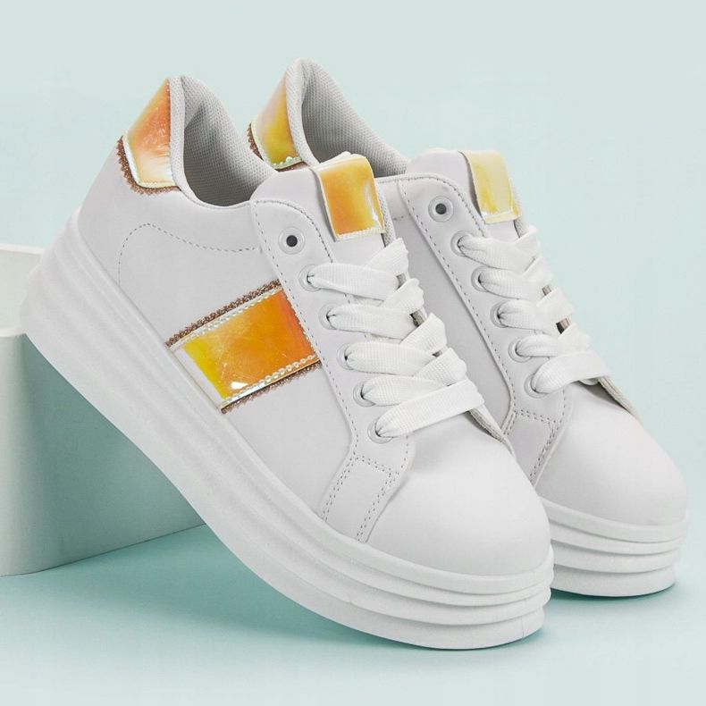 SHELOVET White Shoes On The Platform 1