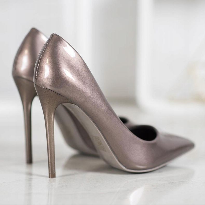 Small Swan Varnished pins grey 1