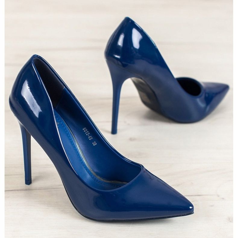 Small Swan Varnished pins blue 1