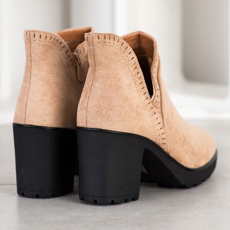 Bella Paris Suede Booties With A Cut beige 1