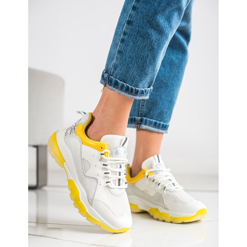 Ideal Shoes Sneakers on a yellow platform white 2