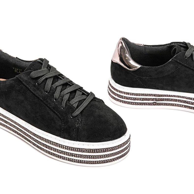 Black trainers on a thick sole from Lil 1