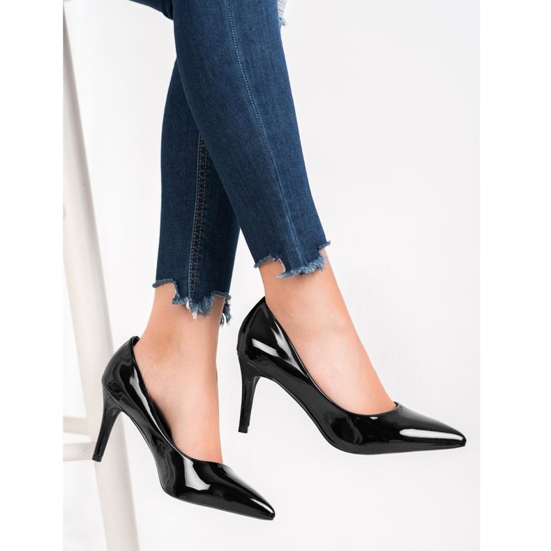 Small Swan Varnished pins black 1