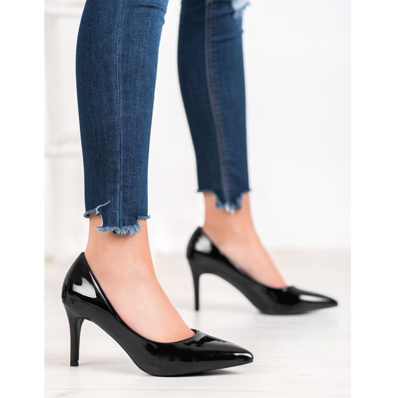 Small Swan Varnished pins black 2