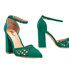 Green openwork pumps on the Hana pillar 1
