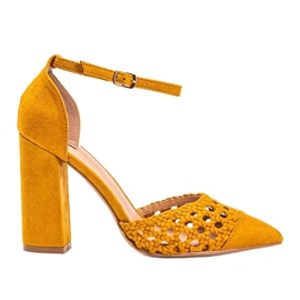 Mustard openwork pumps on the Hana pillar yellow 1