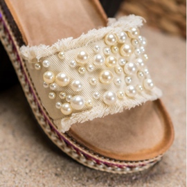 Small Swan Slippers On The Platform With Pearls beige 2