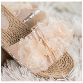 Small Swan Slippers With Ornament beige 1
