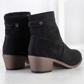 Camo Casual boots on a post black 1