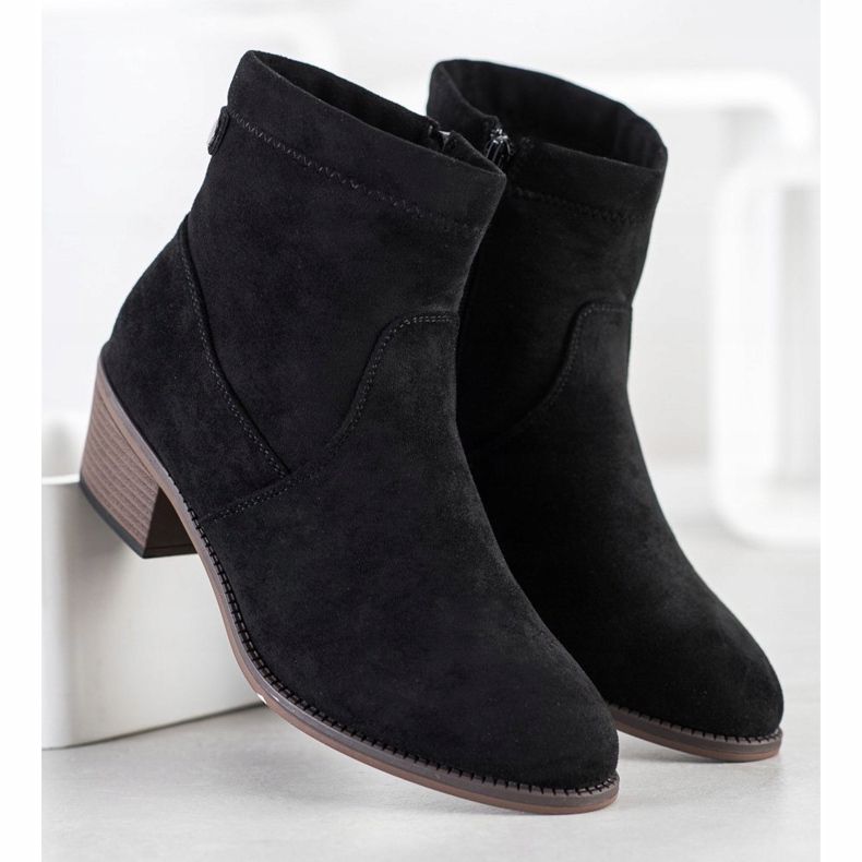 Camo Casual boots on a post black 2