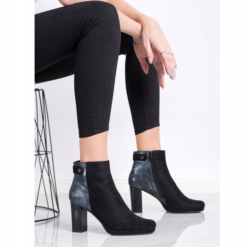 M.Daszyński Boots On A Post black 2