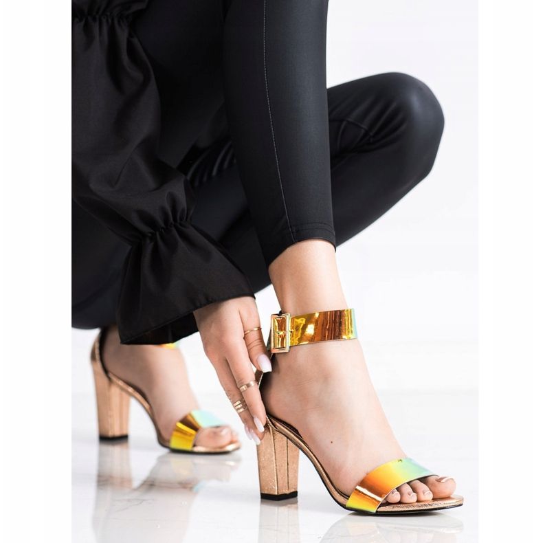 Goodin Sandals On A Bar With Holo Effect golden 2