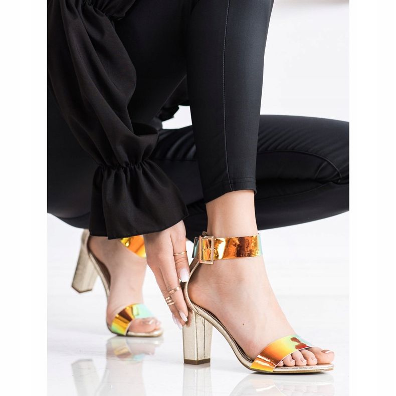 Goodin Sandals On A Bar With Holo Effect golden 1