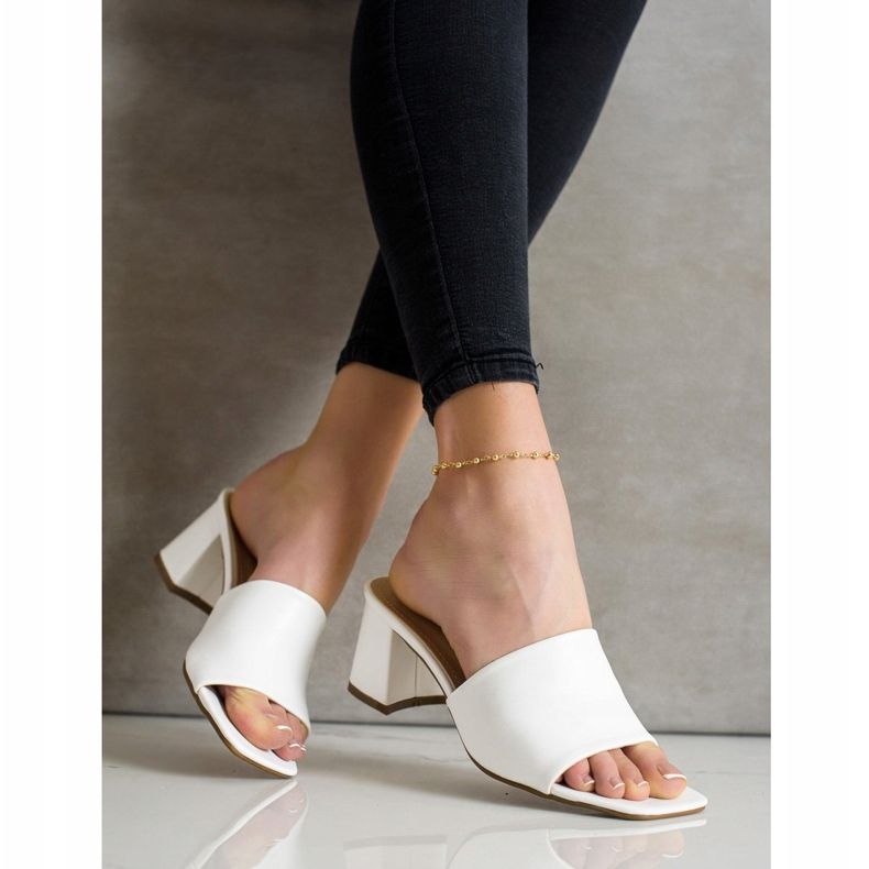 SHELOVET Classic White Slippers On A Bar 2