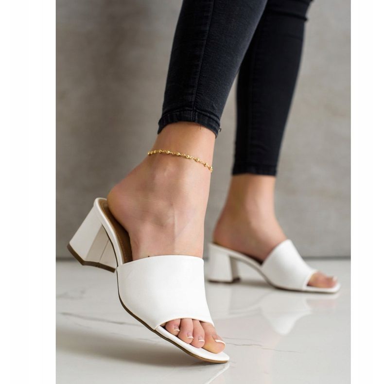 SHELOVET Classic White Slippers On A Bar 1