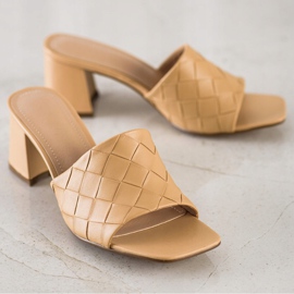 SHELOVET Quilted beige flip-flops 1