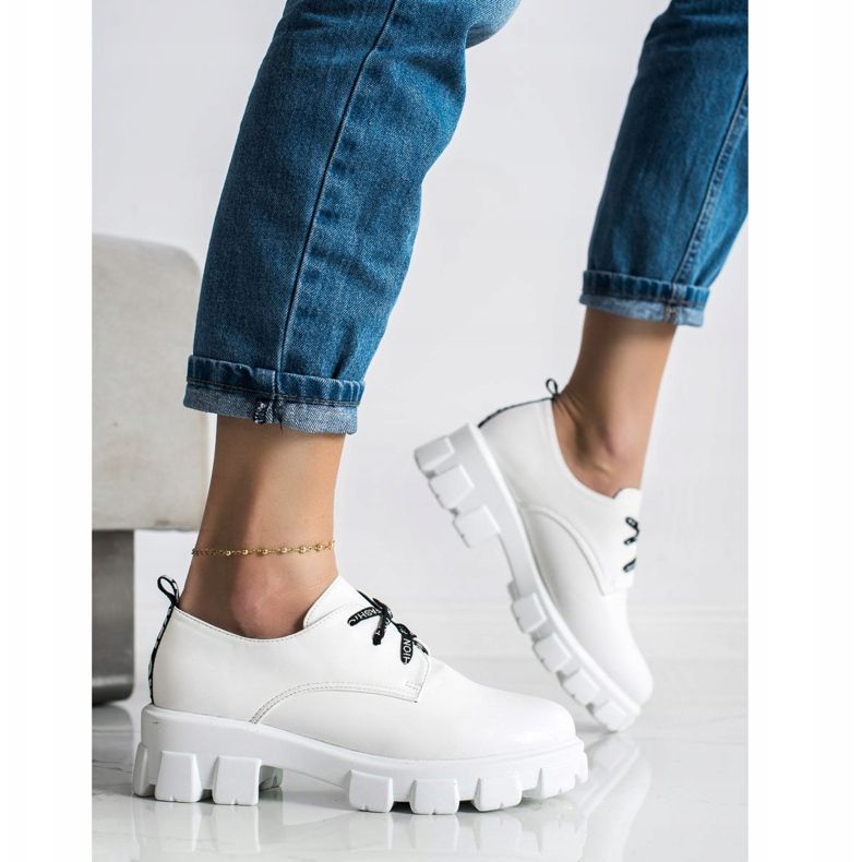 SHELOVET White Brogues On The Platform 2