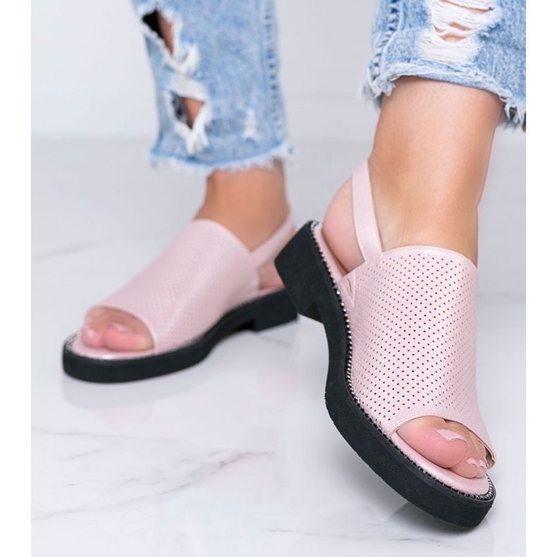 Pink flat-heel sandals from Betsy 1