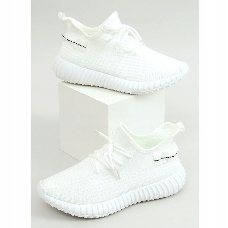 White socks sports shoes 7817 White 1